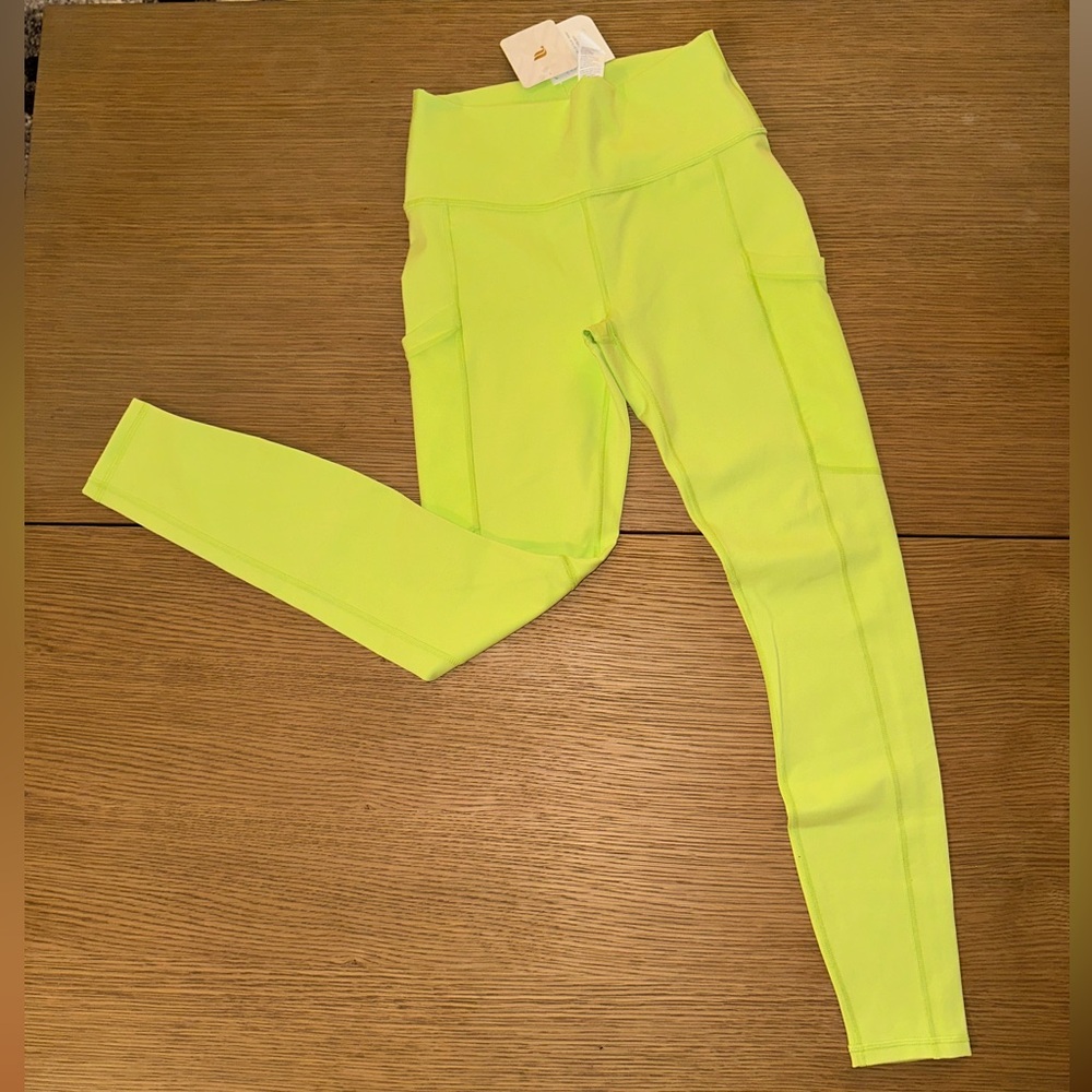 NWT Fabletics On-The-Go High Waisted leggings S/6 Sprout color; POCKETS!!